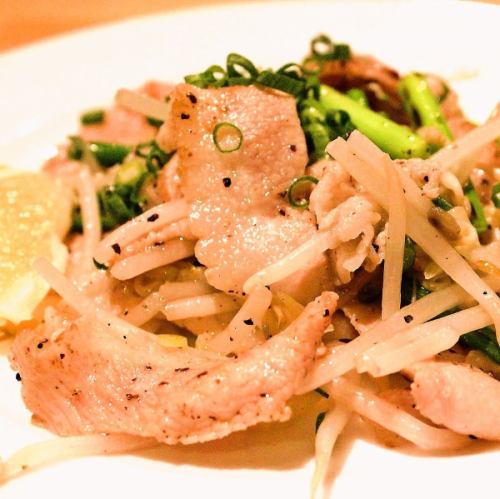 豚トロにんにくバター醤油炒め