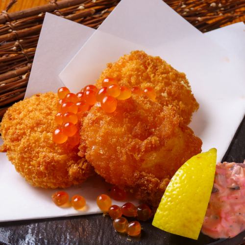 カニクリームコロッケ～いくらのせ/半熟卵いくらのせ