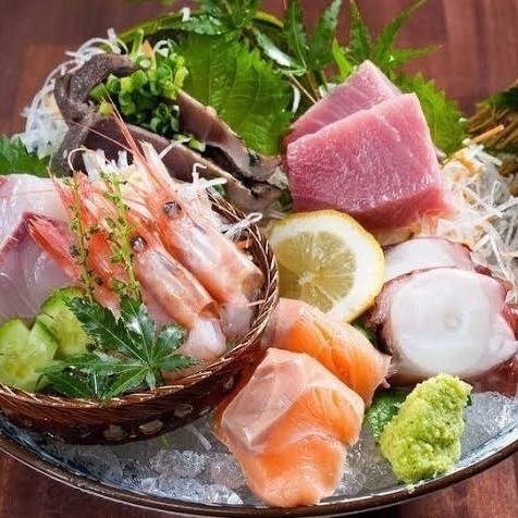 【7000円コース】一番人気★飲み放題付き◆本マグロ付き鮮魚8貫盛り・厳選牛など豪華料理全9品7000円(税込)