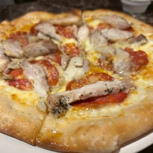 【PIZZA】ハーブチキンと辛口サラミのデアボラ風ピッツァ
