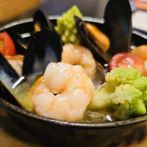 【SPECIAL AJILLO】肉と魚介の具材たっぷりアヒージョ