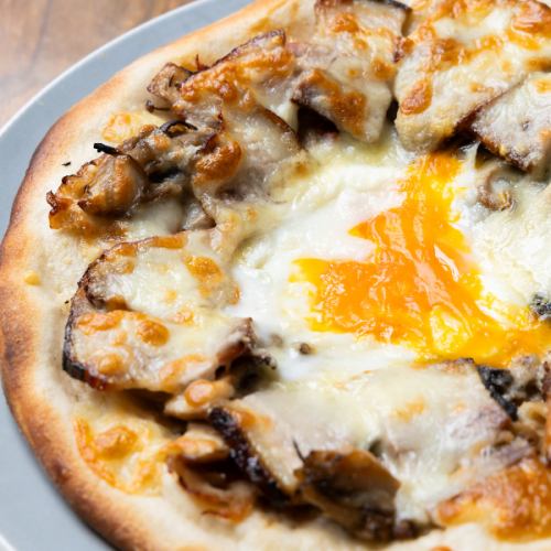 【PIZZA】半熟卵のビスマルクピッツァ