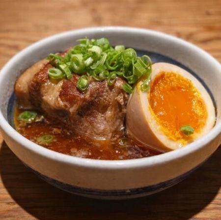豚の角煮煮玉子添え