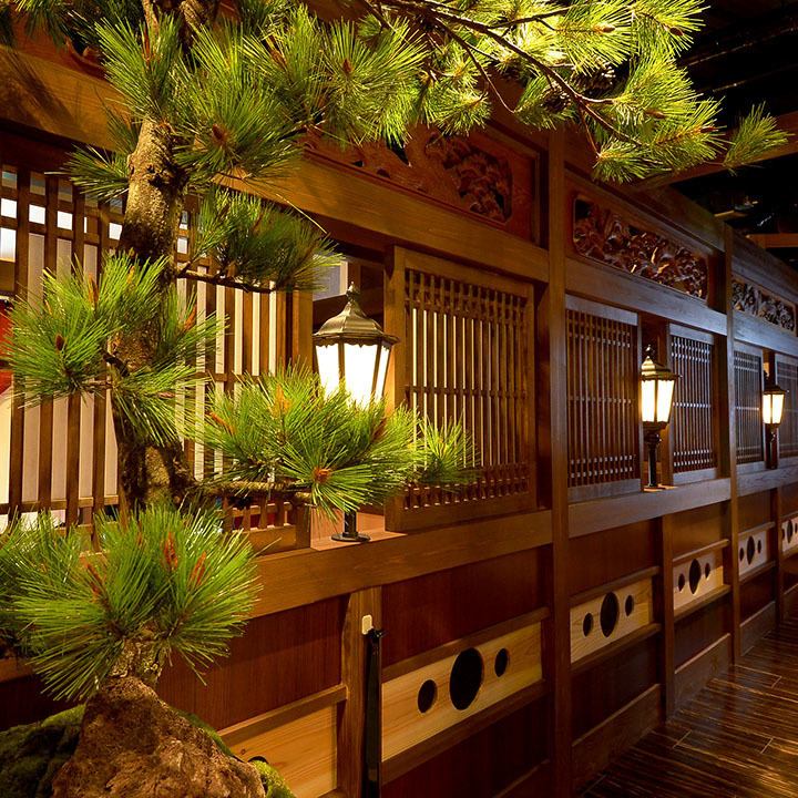 シックで落ち着きのある和モダン空間はデートにぴったり!