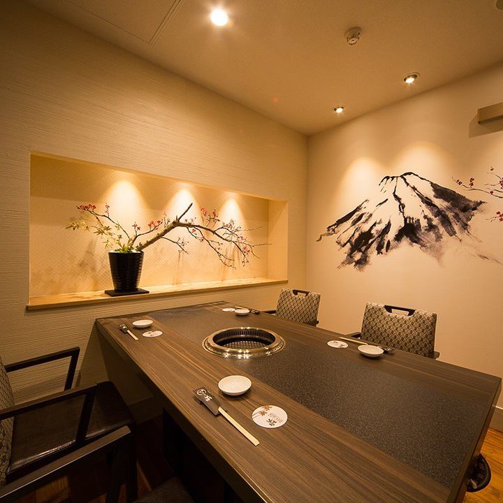 Fully equipped with relaxing private rooms.We have the perfect space for company parties and receptions.