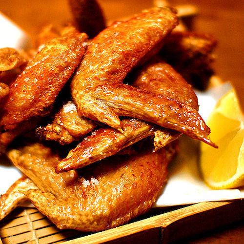 Deep-fried sweet and spicy chicken wings
