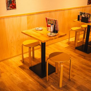 【小酌一杯】可以在轻松的氛围中，与少数人一起享用美食和饮品的桌席！离车站很近，欢迎随时光临♪