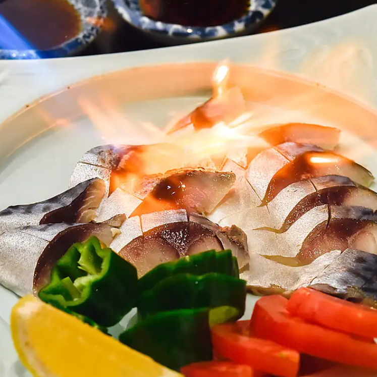 新鮮な魚介はお刺し身や魚介料理など様々なお料理ございます！