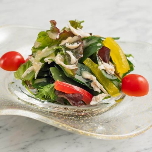 Crystal Salad with Tsukuba Akane Chicken and Berry Leaf