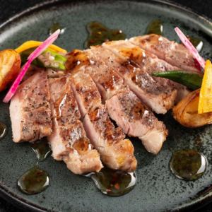 Low-temperature cooking steak of Spanish pork shoulder loin