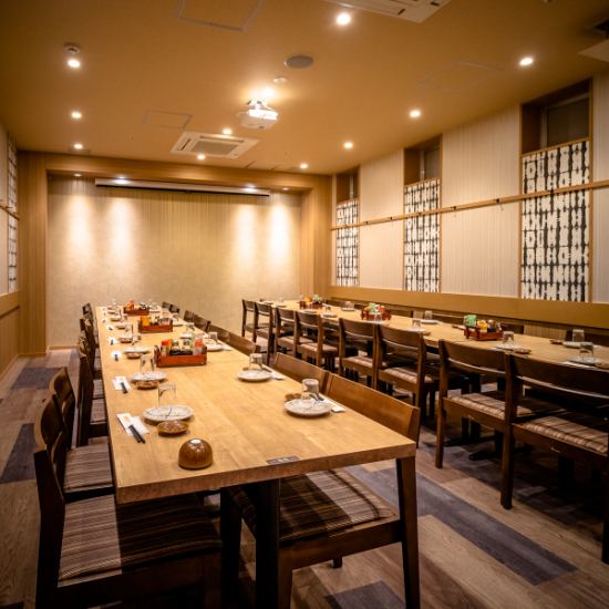 Directly connected to Ohashi Station! With seating for about 80, we are also happy to accommodate large banquets!