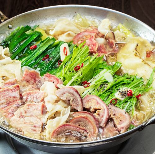 博多鯨もつ鍋～しょうゆ・味噌出汁～