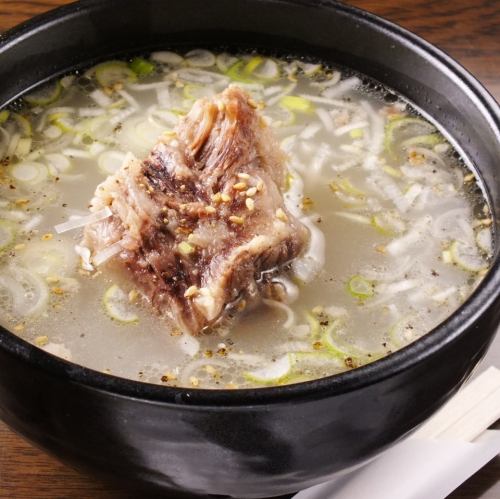 The hand-made dish [Gomtang Soup] is one of the most popular menu items of Ox Cart along with [Taegutang Soup]☆