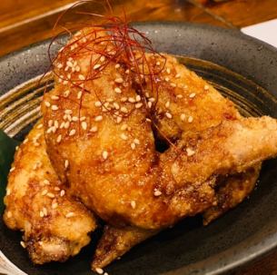 Deep fried chicken wings (salt/sauce)