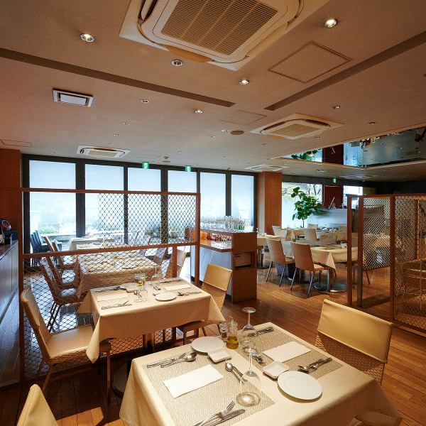 ウェディングニ次会や各種PARTYなどに最適★広々とした店内は貸切立食で80人入れます。（お店へ問い合わせ下さい）