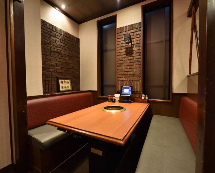 We have a number of private rooms that can be accommodated according to the number of people.