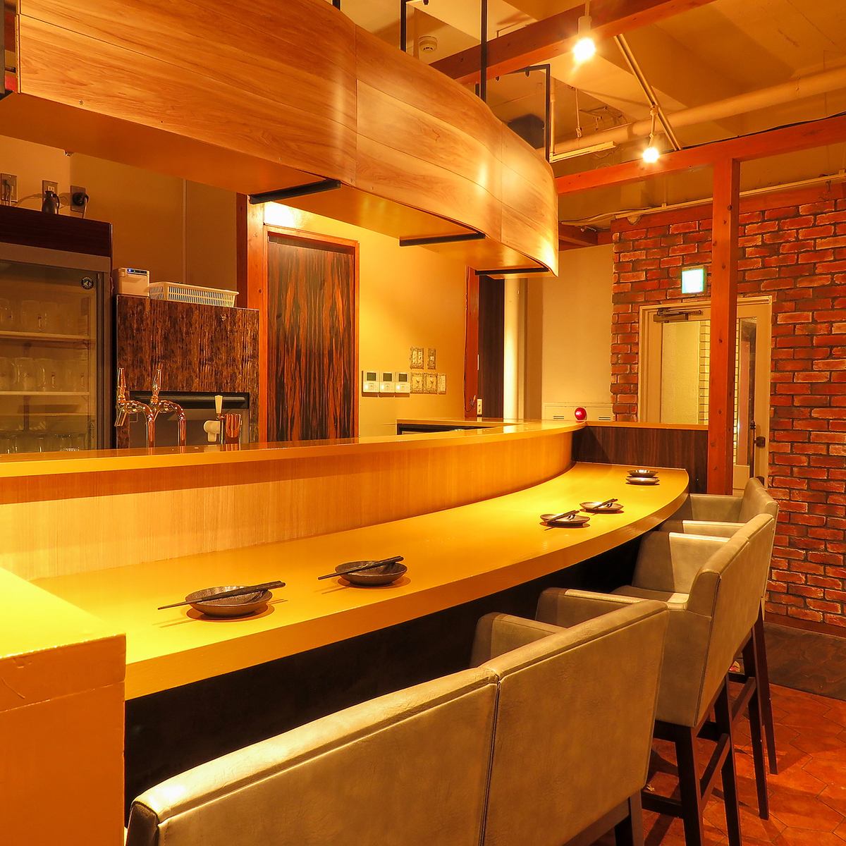The counter seats where you can relax together are recommended for dates etc. ♪
