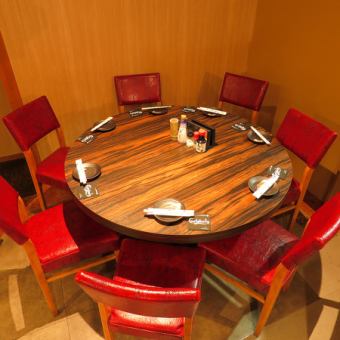 Round table seating for up to 7 people