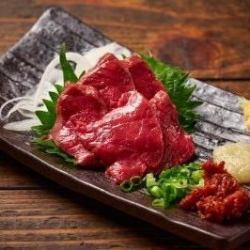2種馬肉生魚片拼盤
