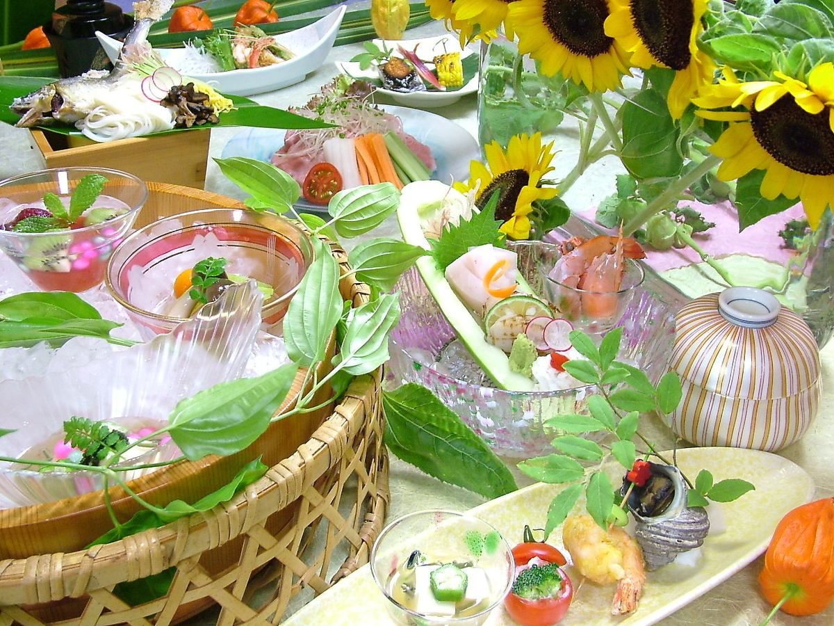 落ち着ける掘り炬燵個室で贅沢懐石に舌鼓。