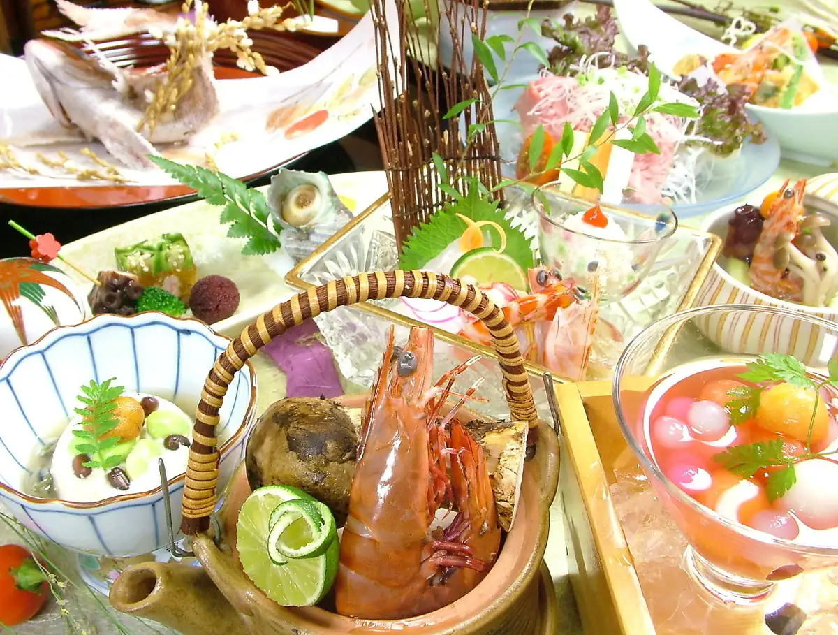 贅沢な四季の味を真心込めておもてなし。1日2組限定の個室は会社宴会・接待などに◎