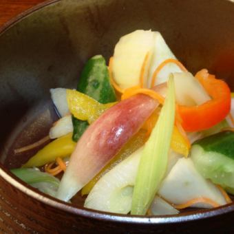 Pickled colorful vegetables
