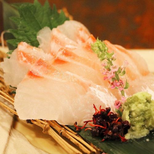 櫻花鯛魚生魚片（土佐、梅子、海膽醬油）