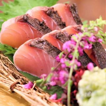 Mackerel sashimi (Tosa, plum, sea urchin soy sauce)