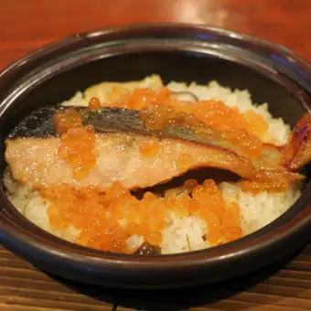 土鍋炊き秋鮭とイクラご飯