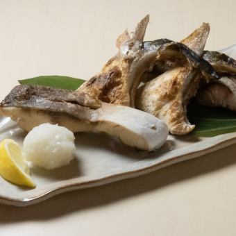 本日のカマ　カンパチのカマ(大きめの身)　炉端焼き/いろり