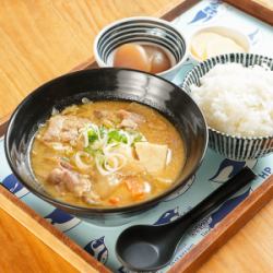 ごちそう豚汁定食　豚汁サイズ　小