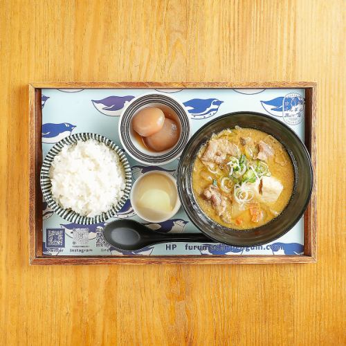 ごちそうもつ豚汁定食　豚汁サイズ　並
