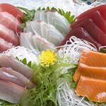 豐富的時令風味！每日新鮮的魚生魚片！我們將提供當日最好的新鮮魚♪