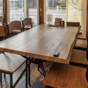 女子会等カジュアルな集まりにもご利用いただけます。心地よい空間で、リラックスしながら食卓を囲めば、おしゃべりが弾むこと間違いなし。充実したひとときをお過ごしください。