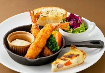 ぷりぷり大エビフライプレート