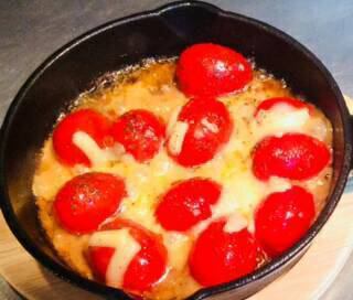 トマトとチーズ鉄板焼き