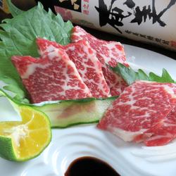 [Top quality marbled horse sashimi] that can only be provided by the owner from Kumamoto