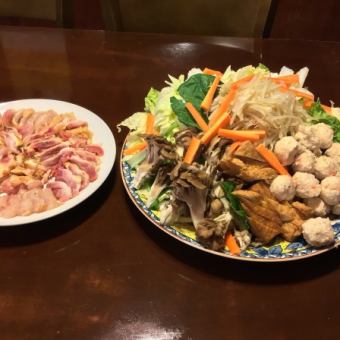 地鶏を10時間炊出したスープを堪能【地鶏白濁スープ鍋コース】7品税込2時間飲放5,000円
