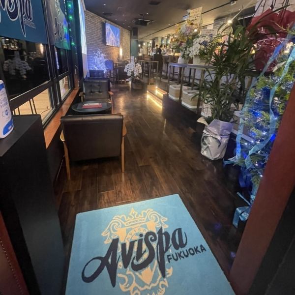 【スタンディング】待ち合わせの合間や軽く飲みたい方必見です。落ち着いた店内ですのでお一人様でもお越しいただきやすくなっております。