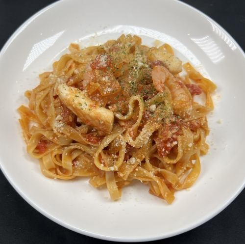 Tomato pasta with plenty of seafood flavor