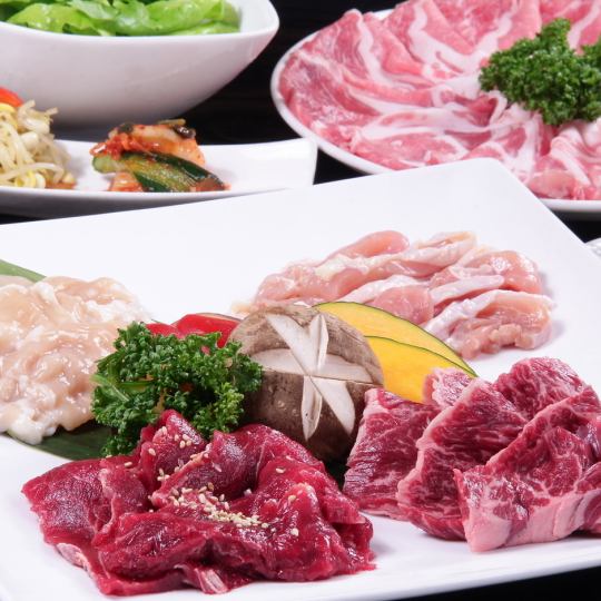 樱花套餐：7秒特制牛里脊肉、葱盐牛舌、A5特制牛里脊肉等（共17道菜）含税5,500日元