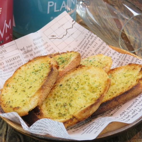 Garlic toast with rich butter aroma