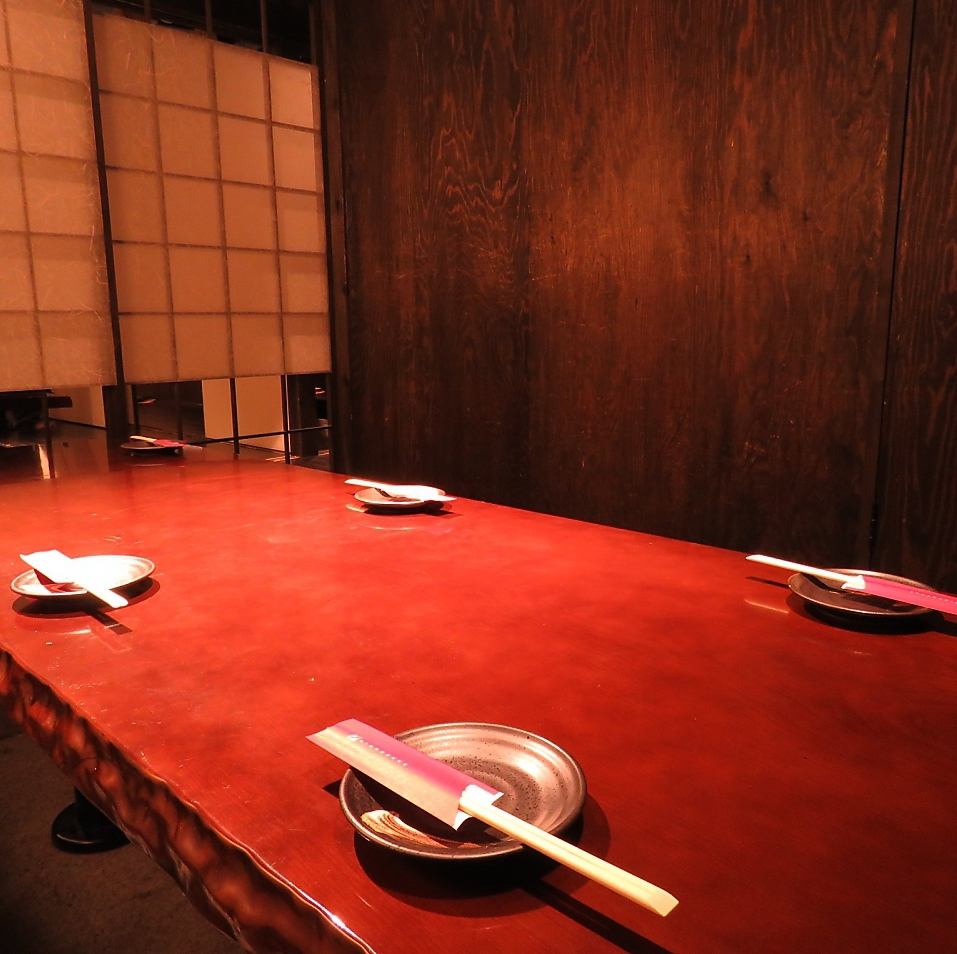 京都の町家感漂う店内。人数に合わせて個室宴会可能です。