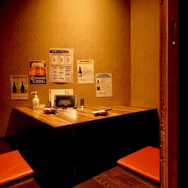 2名～OK★少人数でもご利用可能な掘りごたつ式個室は接待やデートでのご利用にもお勧めです。居心地の良い落ち着いた空間でゆったりとおくつろぎください！タッチパネルなのでご注文もらくらく！