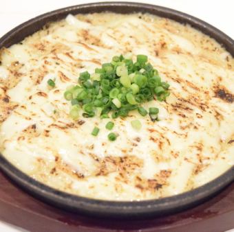 半熟卵の山芋チーズ鉄板