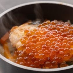 鮭と季節野菜の釜飯