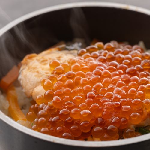 鮭と季節野菜の釜飯