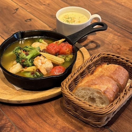 ◇Weekdays Shrimp and broccoli ajillo with soup