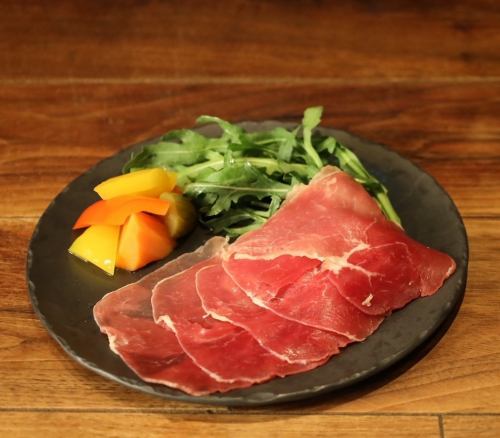 豚ロースハムとピクルス