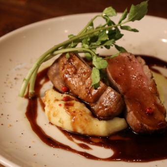 鴨胸肉のロースト　(マッシュポテト)